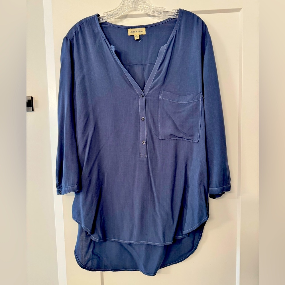 Cloth & Stone blouse size Medium solid blue 3/4 sleeve button up flowy.